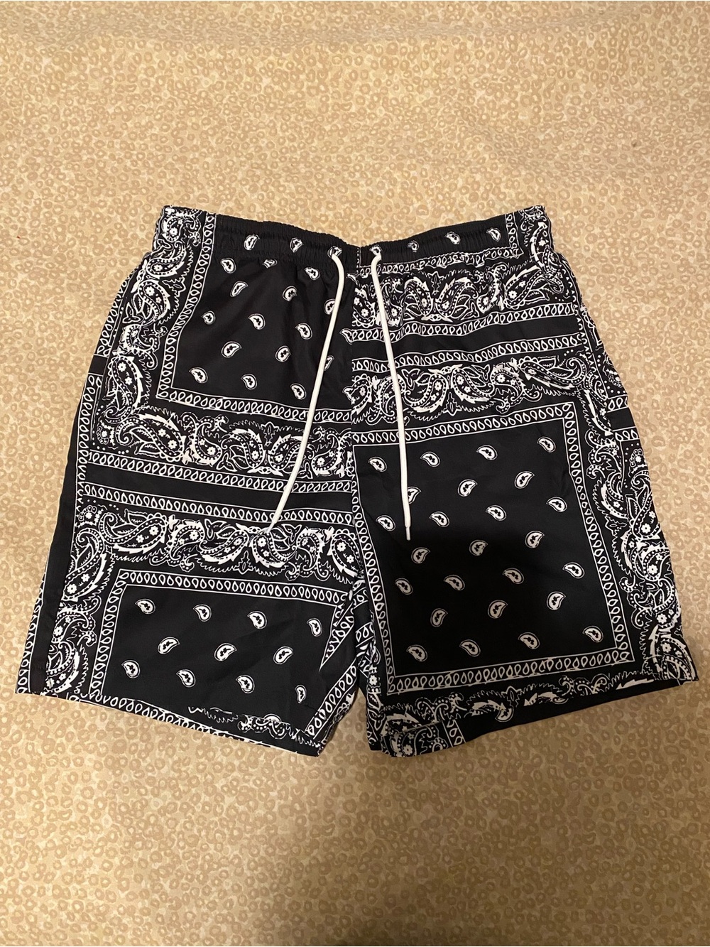Gym shorts men size M never worn